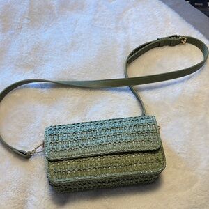 Chic Woven Green Crossbody Bag